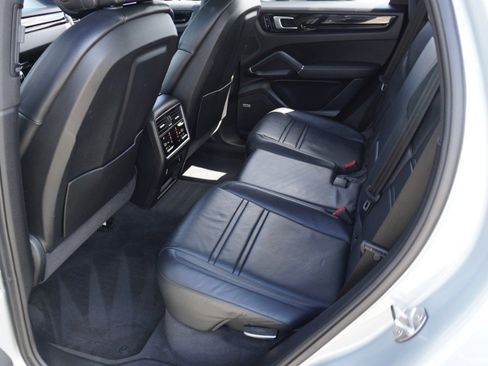 Used 2021 Porsche Cayenne Coupe AWD/4WD image 30