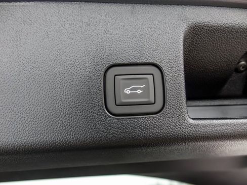 New 2026 Chevrolet Equinox EV LT image 9