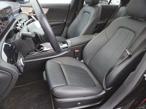 Used 2025 Mercedes-Benz CLA 250 4MATIC image 31