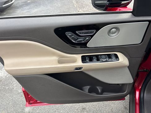 Used 2020 Lincoln Aviator Reserve w/ Equipment Group 202A image 11