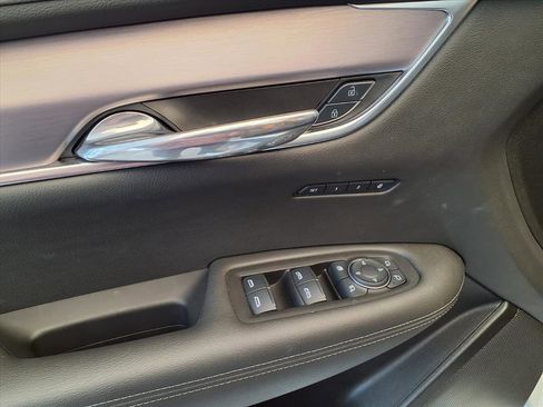 Used 2025 Cadillac XT6 Luxury image 16