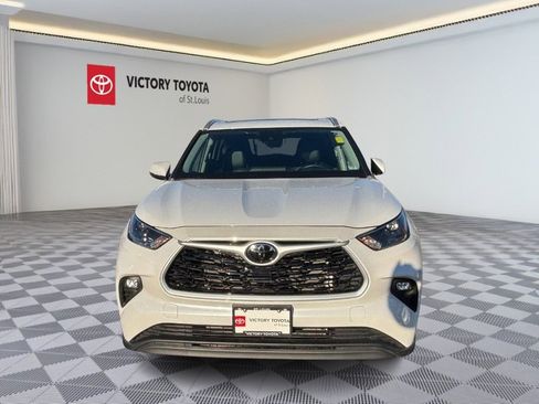 Used 2023 Toyota Highlander XLE image 14