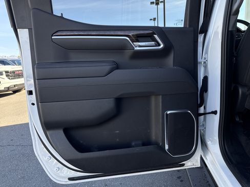 Used 2025 GMC Sierra 1500 Elevation w/ Elevation Premium Package image 23