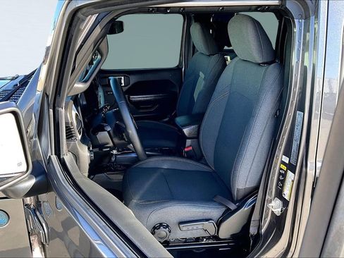 Used 2024 Jeep Wrangler Unlimited image 3