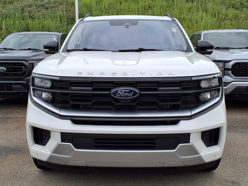 Used 2025 Ford Expedition Platinum w/ Platinum Ultimate Package AWD/4WD image 2