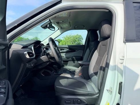 Used 2023 Chevrolet TrailBlazer LT w/ Convenience Package FWD image 7