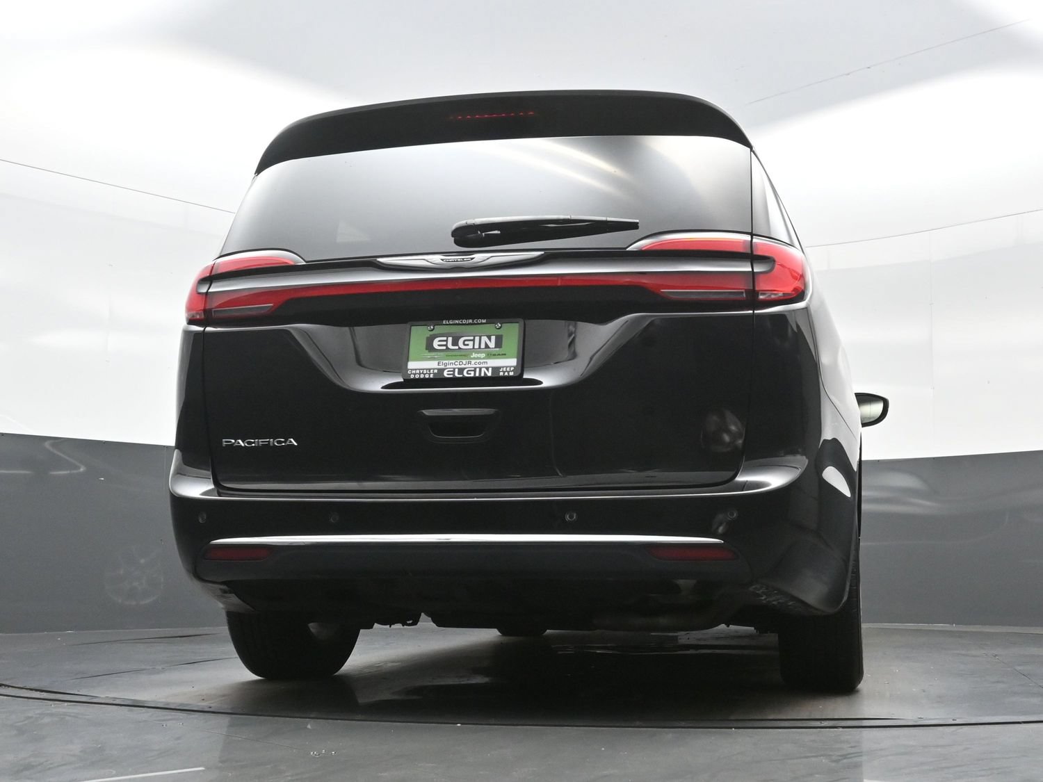 Used 2024 Chrysler Pacifica Touring FWD image 33