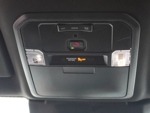 Certified 2025 Toyota Tacoma SR5 AWD/4WD image 29