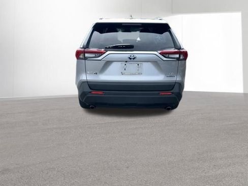 Used 2021 Toyota RAV4 LE AWD/4WD image 10