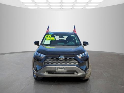 Used 2025 Toyota RAV4 XLE AWD/4WD image 2