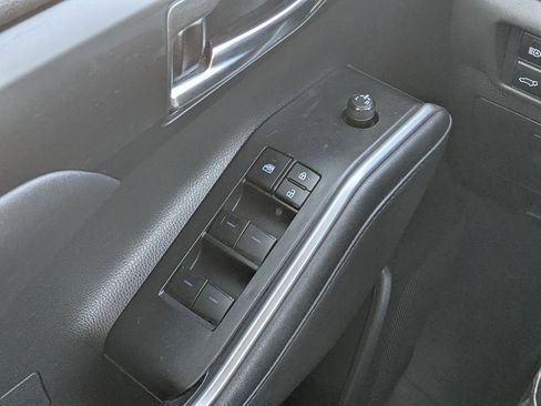 Used 2021 Toyota Highlander XLE FWD image 19
