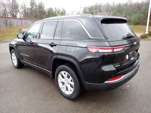 Certified 2023 Jeep Grand Cherokee Limited image 3