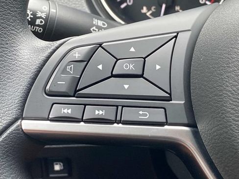 Used 2020 Nissan Rogue S FWD image 19