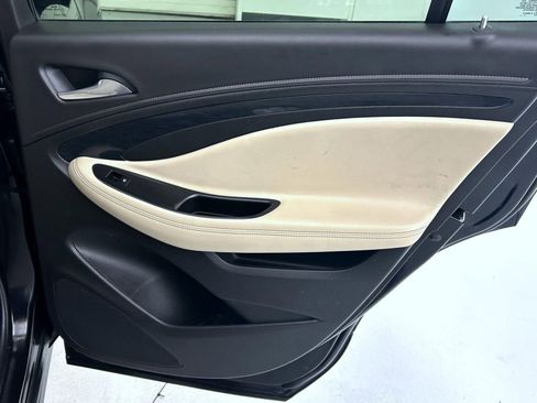 Used 2018 Buick Envision Premium image 17