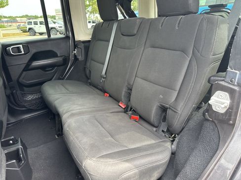 Used 2019 Jeep Wrangler Unlimited Sahara image 44