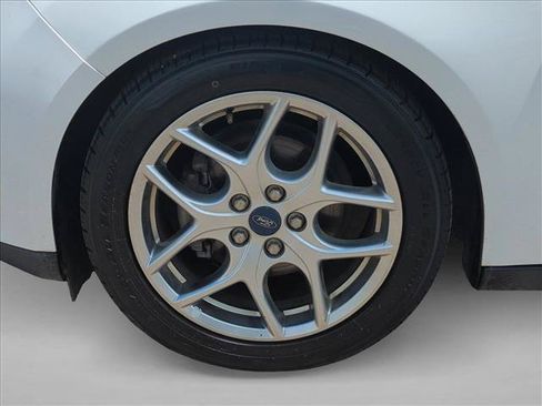 Used 2015 Ford Focus SE w/ Equipment Group 201A FWD image 22