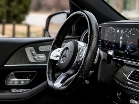 Used 2021 Mercedes-Benz GLS 580 4MATIC image 13