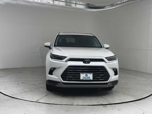 Used 2024 Toyota Grand Highlander AWD image 7