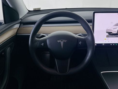 Used 2023 Tesla Model Y Long Range AWD/4WD image 17