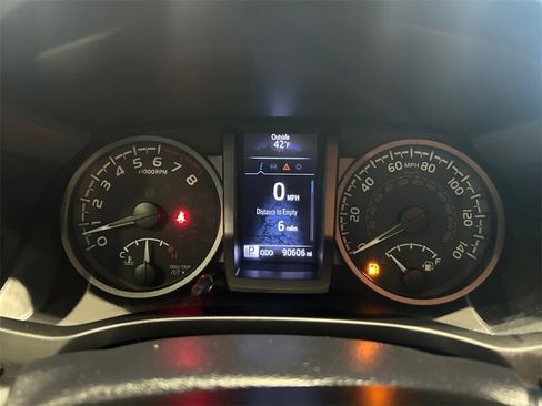 Used 2020 Toyota Tacoma TRD Off-Road w/ Technology Package image 14