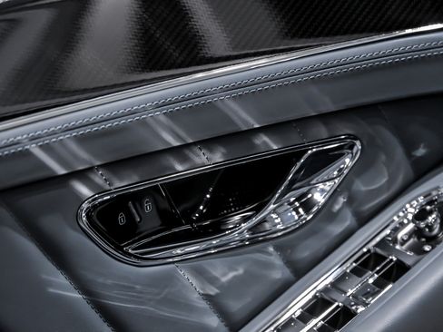 Used 2024 Bentley Continental GT image 22