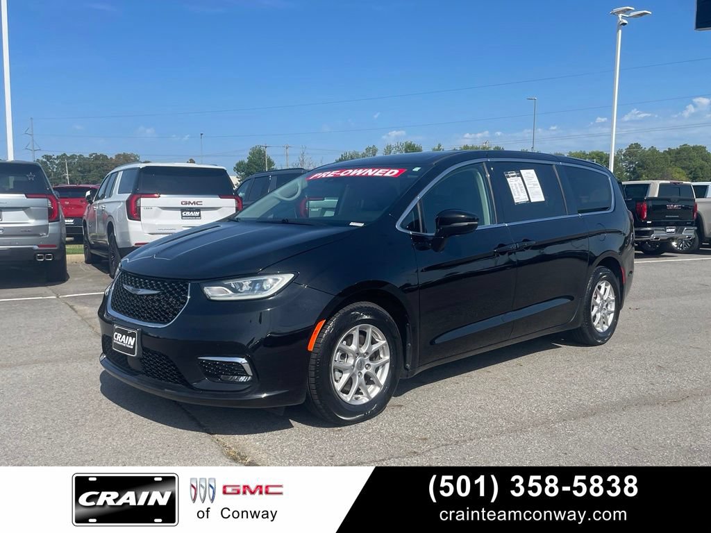Used 2024 Chrysler Pacifica Touring-L FWD image 1