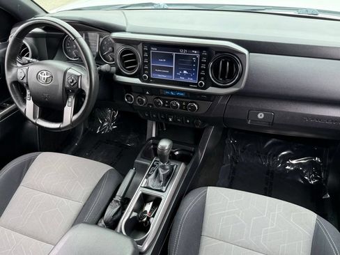 Used 2021 Toyota Tacoma TRD Off-Road w/ Technology Package AWD/4WD image 18