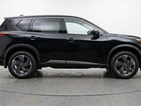 Used 2025 Nissan Rogue SV image 11