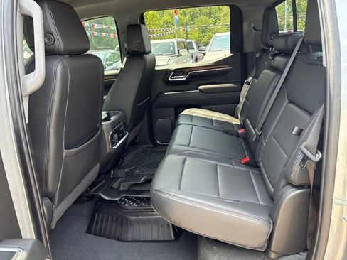 Used 2024 GMC Sierra 1500 Denali w/ Technology Package AWD/4WD image 19