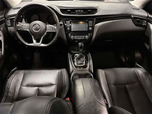 Used 2017 Nissan Rogue Sport SL w/ SL Premium Package image 18