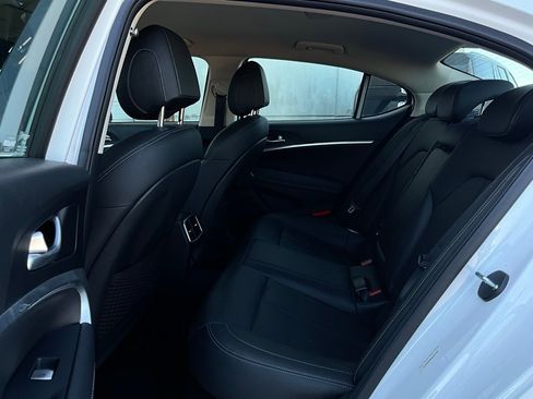 Used 2025 Genesis G70 2.5T image 12