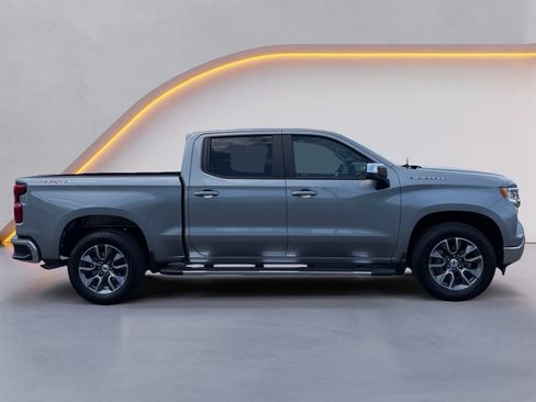Used 2024 Chevrolet Silverado 1500 LT AWD/4WD image 2