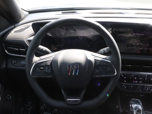New 2025 Buick Envista Avenir image 9