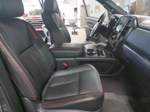 Used 2022 Nissan Titan PRO-4X w/ Pro-4x Convenience Package AWD/4WD image 10