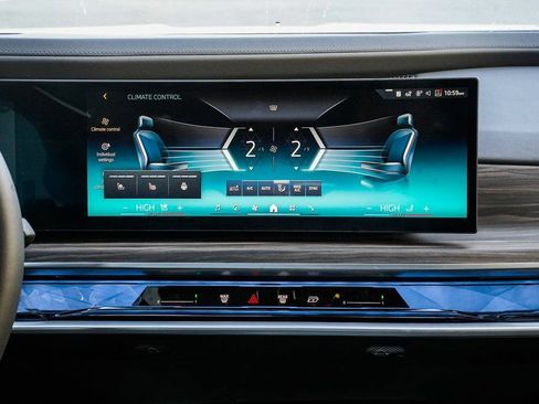 Used 2025 BMW 760i xDrive w/ Executive Package image 14