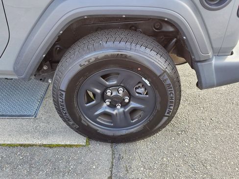 Used 2021 Jeep Wrangler Sport image 9