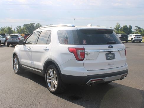 Used 2017 Ford Explorer Limited w/ Equipment Group 301A FWD image 7