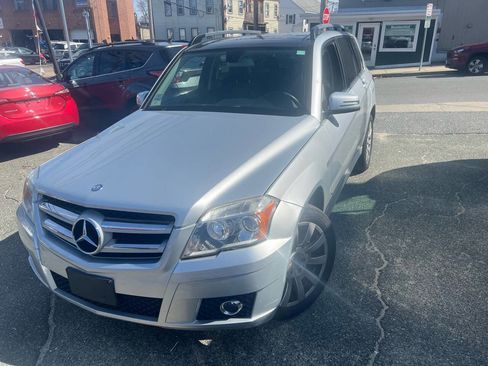 Used 2011 Mercedes-Benz GLK 350 4MATIC image 2