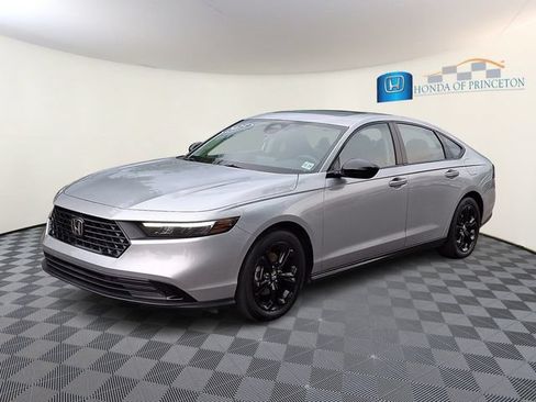Certified 2025 Honda Accord SE image 3