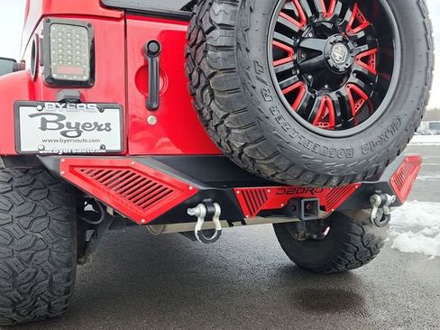 Used 2012 Jeep Wrangler Unlimited Sahara image 30