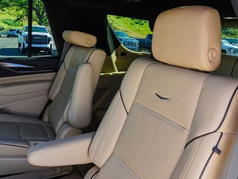 Certified 2021 Cadillac Escalade Premium Luxury image 11