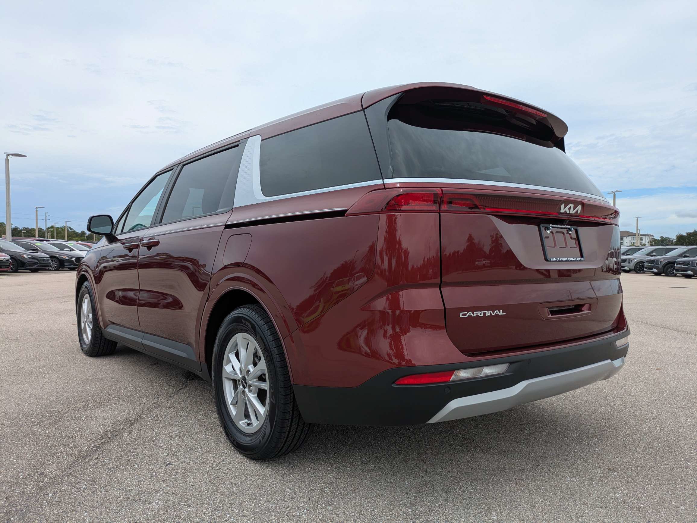 Certified 2024 Kia Carnival LX FWD image 6