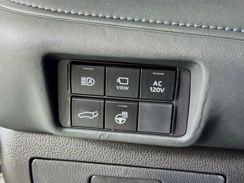 Used 2024 Toyota Highlander Limited AWD/4WD image 22