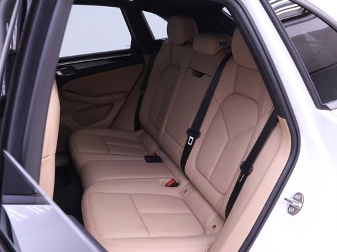 Used 2025 Porsche Macan image 15