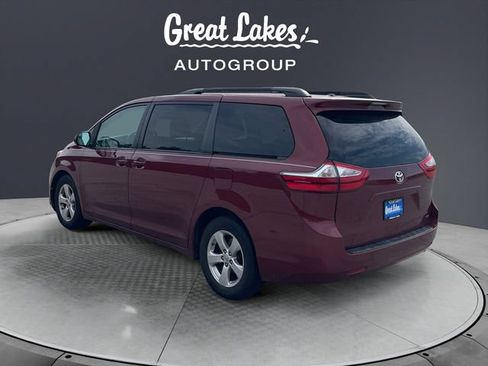 Used 2017 Toyota Sienna LE FWD image 3