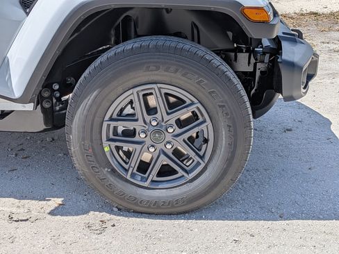 New 2026 Jeep Gladiator Sport image 10