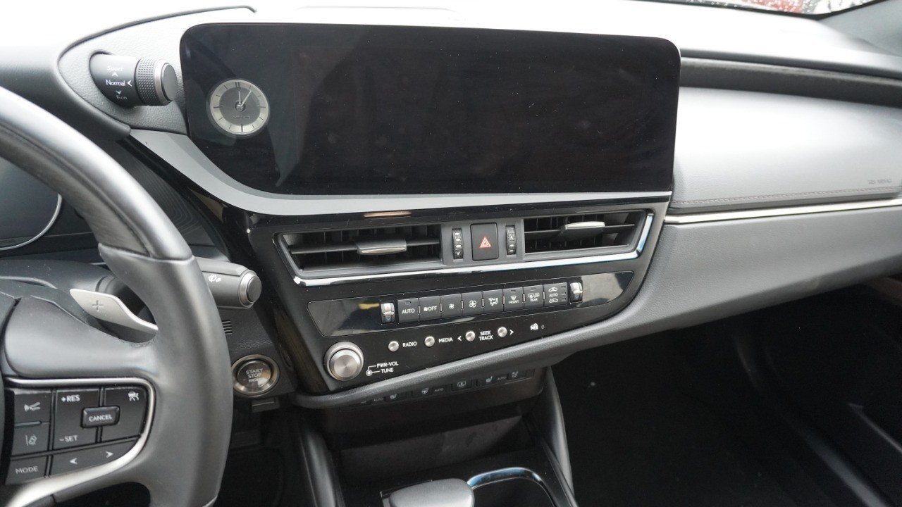 Used 2024 Lexus ES 350 Ultra Luxury w/ Accessory Package (Z2) FWD image 13