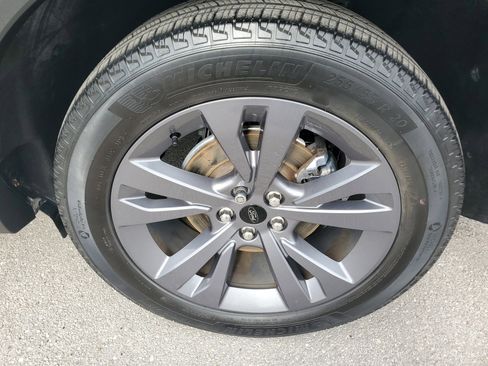 Used 2023 Ford Explorer XLT w/ Equipment Group 202A image 9