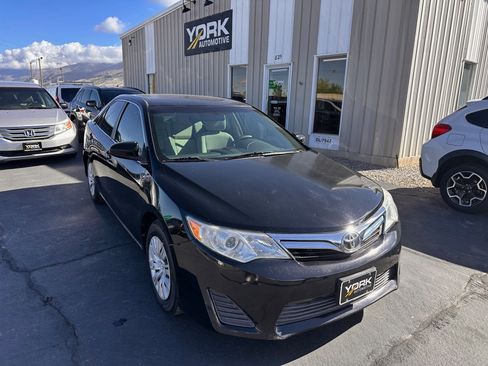 Used 2014 Toyota Camry LE image 1