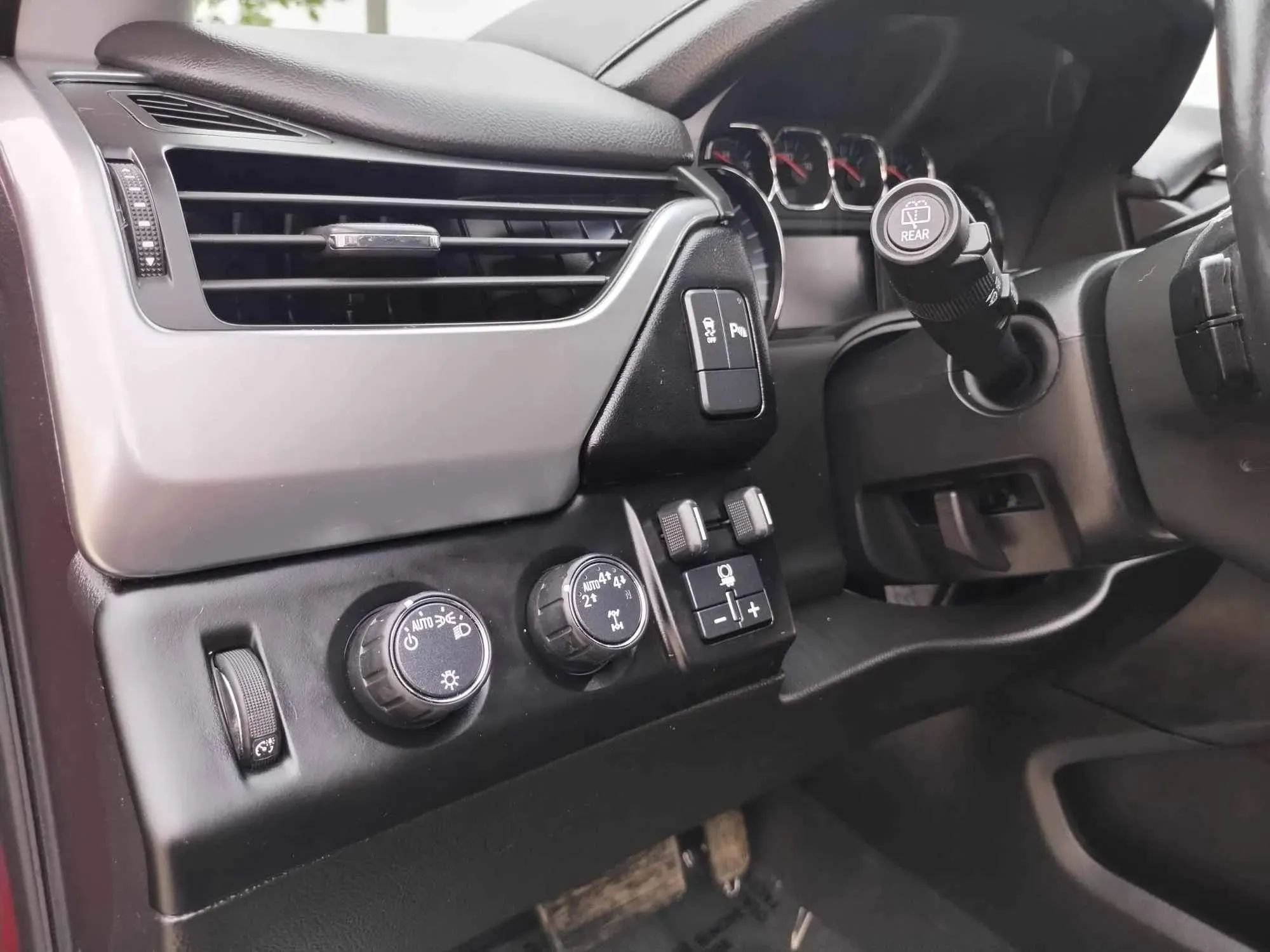 Used 2019 Chevrolet Tahoe LS w/ Max Trailering Package AWD/4WD image 11